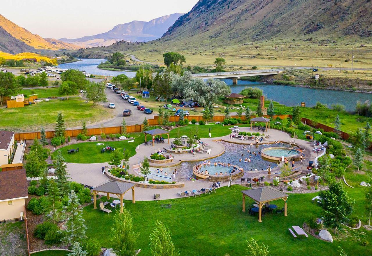 Yellowstone Hot Springs Resort Gardiner Eksteriør billede